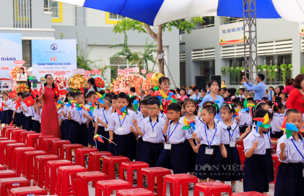 Mùa Khai Giảng Đầu Tiên: Hành Trình Đáng Nhớ Của Những Người Làm Cha